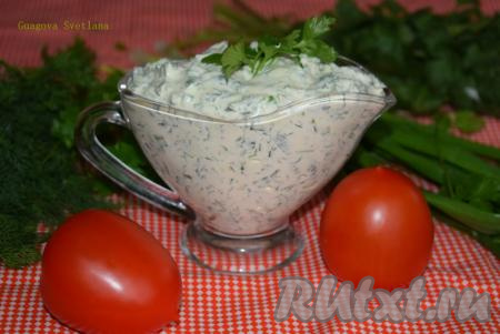 Наш соус готов. Перекладываем его в соусник и подаём к столу.