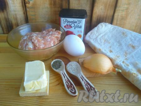 Подготовить продукты для приготовления самсы из лаваша с фаршем в духовке.