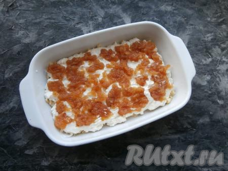 И&nbsp;сверху равномерно разложить густое варенье.