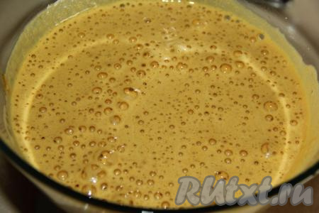 Взбить получившуюся массу миксером в течение нескольких секунд (до однородного состояния).