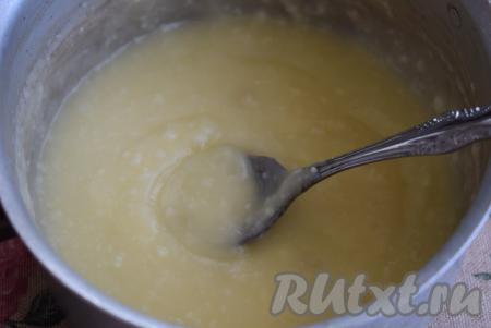 Даём заливке остыть, в процессе остывания она ещё&nbsp;больше загустеет.