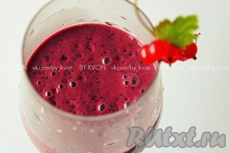 Кефирный коктейль с ягодами