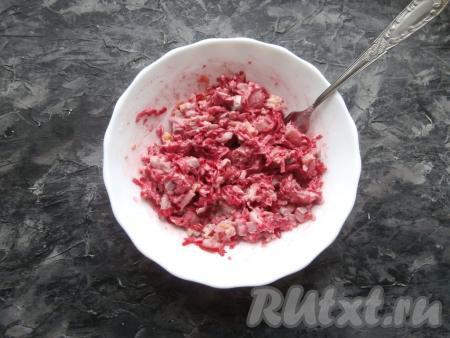 Салат перемешать.