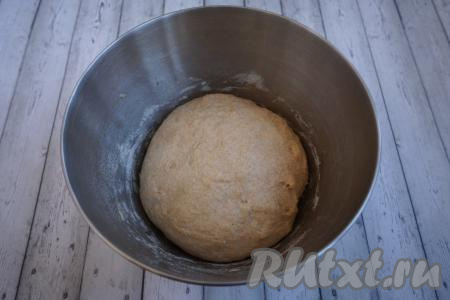 Спустя пол часа тесто увеличилось вдвое.