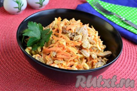 Салат со свининой и маринованным луком