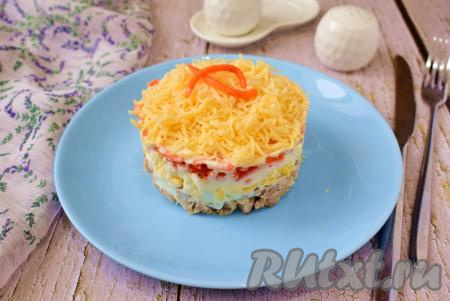 Уверена, необыкновенно вкусный и достаточно сытный салат, приготовленный из курицы с корейской морковью, яйцами и сыром, понравится и вам, и вашим близким, и гостям!