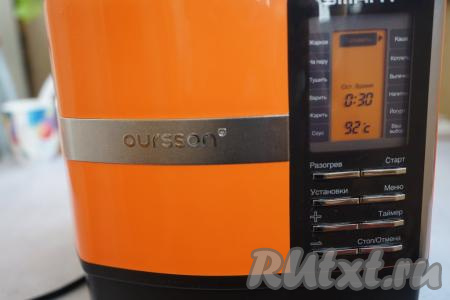 Устанавливаем режим "Каша" на дисплее мультиварки и время приготовления 30 минут. В зависимости от мощности мультиварки, времени может понадобиться чуть больше или чуть меньше.