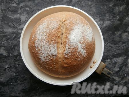 Выпекать хлеб&nbsp;с пшеничными отрубями в разогретой до 200 градусов духовке около 40 минут.