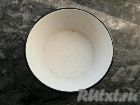 Немного взбить&nbsp;миксером, чтобы только всё перемешалось.