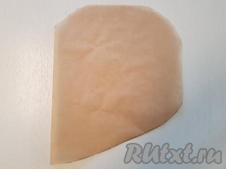 Обрезать пергаментную бумагу по контуру.