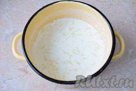 За это время суп настоится и вермишель дойдёт до нужной готовности (станет достаточно мягкой, но при этом будет хорошо сохранять свою форму).