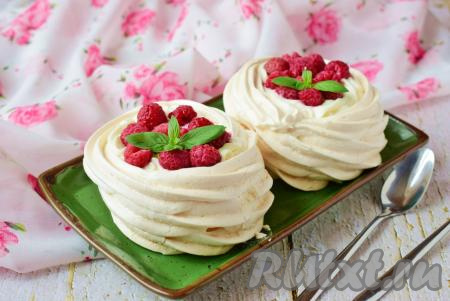 Приготовить пирожные "Павлова" по этому рецепту в домашних условиях совсем несложно, а в результате у вас на столе будет нежный, воздушный десерт, вкус которого никого не оставит равнодушным!