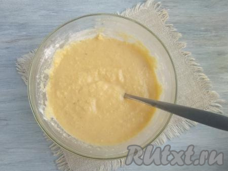 Оставить тесто на 10 минут при комнатной температуре.