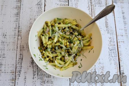 Я салат не солила, соли было достаточно от селёдки.