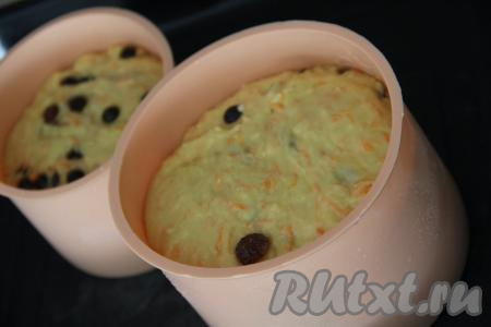 Оставить тесто в формах на 2 часа в тепле.