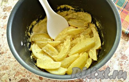 Готовить картошку в сметане 30 минут на режиме «Тушение».