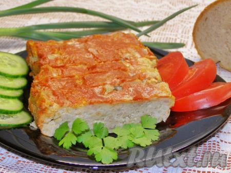 По прошествии 40 минут ароматный, сочный и нежный мясной хлеб из фарша будет готов, достаём его из духовки, даём немного остыть. Блюдо подаём к столу в горячем или остывшем виде, нарезав на порции, дополнив свежими овощами или любимым гарниром.