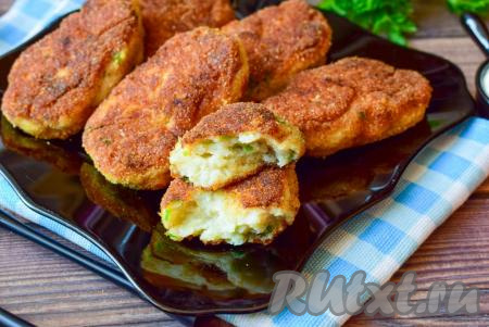 Вкусные, сочные котлеты из филе пангасиуса готовы, к столу подаём горячими с гарниром (в качестве гарнира отлично подойдёт картофельное пюре или рис). Такие рыбные котлетки прекрасно впишутся в повседневное меню!