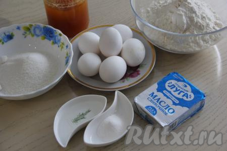 Подготовить продукты для приготовления медового бисквита.