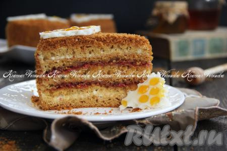 Подать медовые пирожные к столу и наслаждаться их великолепным, нежным вкусом.