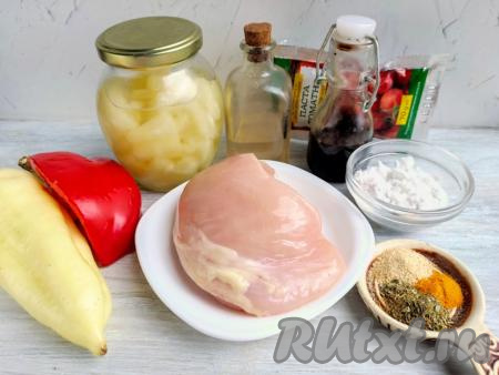 Подготовить продукты для приготовления курицы с ананасами в кисло-сладком соусе с болгарским перцем.