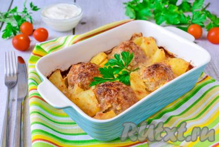 Мясные шарики с картошкой в духовке