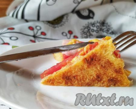 Поджаренная хрустящая корочка снизу и сочная начинка сверху - визитная карточка этого блюда.