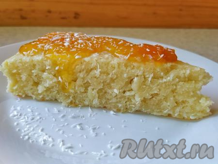 Вкусный, нежный манник с кокосовой стружкой, замешанный на кефире, можно подавать к чаю или кофе, полив, при желании, сметаной или джемом.