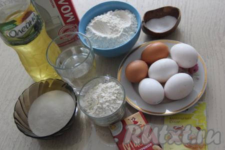 Подготовить продукты для приготовления торта "Тропиканка". Сливочное масло для приготовления заварного крема должно быть комнатной температуры, поэтому достаньте его заранее.