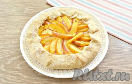 Выпекаем галету с нектаринами в духовке, разогретой до 180 градусов, минут 25-30.