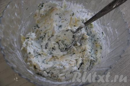 Тщательно перемешать и творожно-сырная начинка готова.