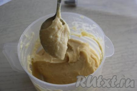 Заварное тесто получится не густым и эластичным, как на фото.