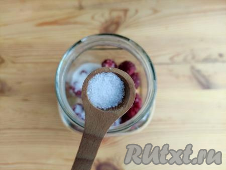 Сюда же добавить лимонную кислоту.