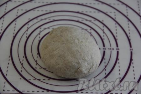 Вот такое ровное и пластичное тесто получилось по прошествии времени.