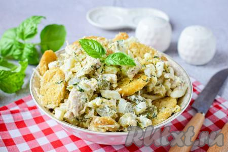 Салат с курицей, солёными огурцами и сыром получается очень вкусным и сытным, он достаточно прост в приготовлении и его можно сразу подавать к столу. Кушайте с удовольствием!