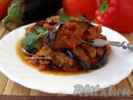 Баклажаны, тушеные с помидорами