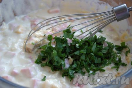 По желанию, можно добавить мелко нарезанную зелень, ещё&nbsp;раз хорошо перемешать.