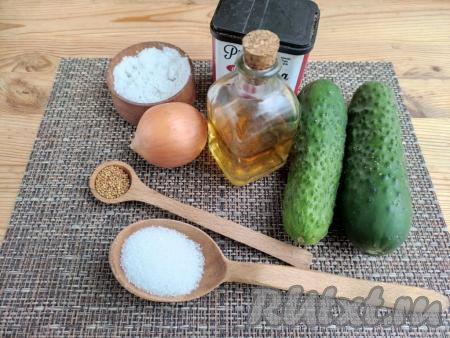 Подготовить продукты для приготовления маринованных огурцов в микроволновке.
