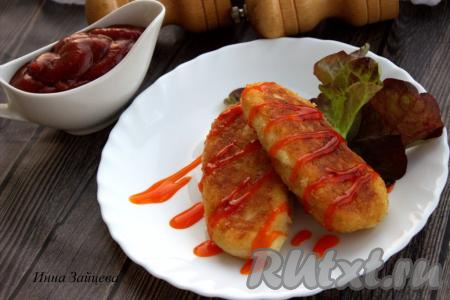 Картофельные палочки с сыром в панировочных сухарях на сковороде