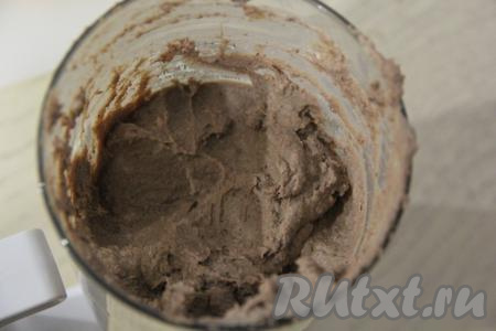 Пробить паштет до однородного состояния.