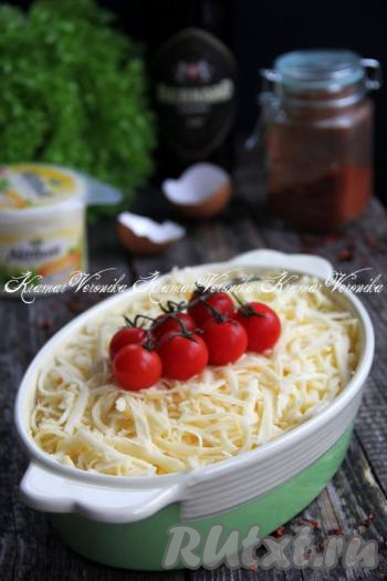 Вкусный нежный слоёный салат, приготовленный со шпротами и картошкой, подать к столу.&nbsp;