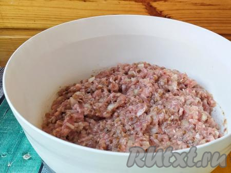 Тщательно перемешать и фарш для формирования гречаников готов.&nbsp;