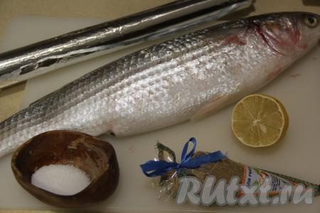 У меня кефаль не потрошёная. Я предварительно разморозила рыбу.&nbsp;