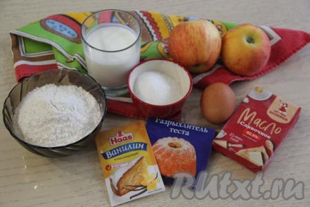 Подготовить продукты для приготовления пирога с карамелизированными яблоками на сковороде.