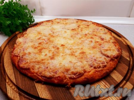 Для моей духовки идеальное время выпечки пиццы именно 15 минут, но оно может немного отличаться, так как духовки у всех разные. Аналогично испечь вторую пиццу.