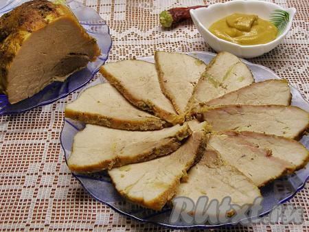 Сочную, ароматную и невероятно вкусную остывшую буженину нарезаем на ломтики и подаём к праздничному столу. Всем советую приготовить свинину в горчице в фольге в духовке по этому рецепту, мясо получается наивкуснейшим!