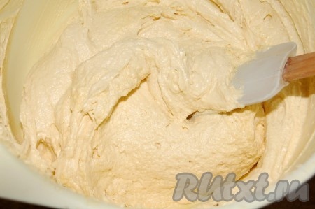 Получится пышное, лёгкое тесто для нашего черничного пирога.
