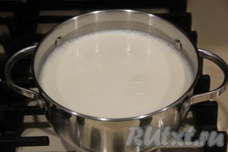 Влить 750 мл молока. Не пугайтесь, что молока много!