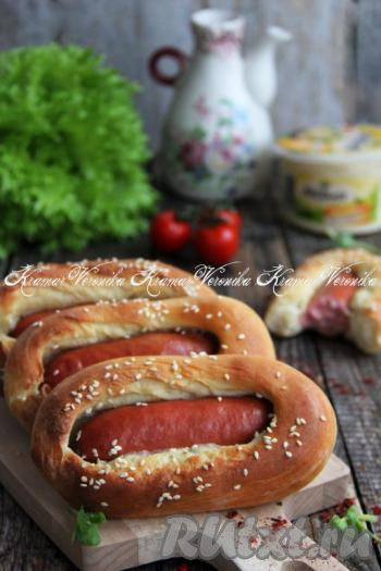 Подать аппетитную выпечку к столу в тёплом виде.