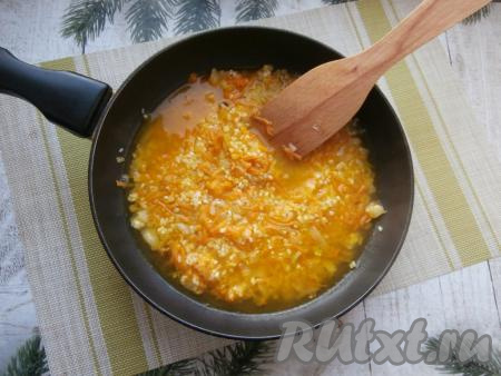 Влить 230 миллилитров горячей воды.